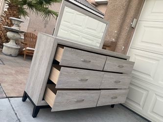 Dresser with mirror modern excellent condition H36 W58 D17 Free delivery