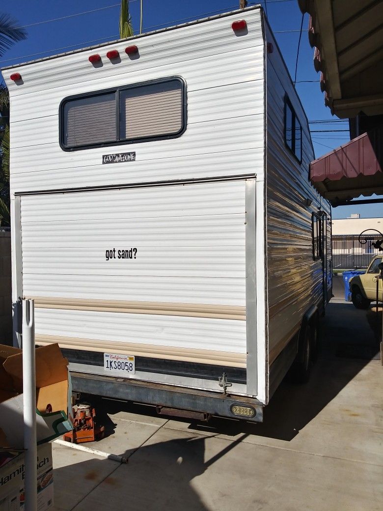 Toy Hauler Camper Travel Trailer Excellent Condition