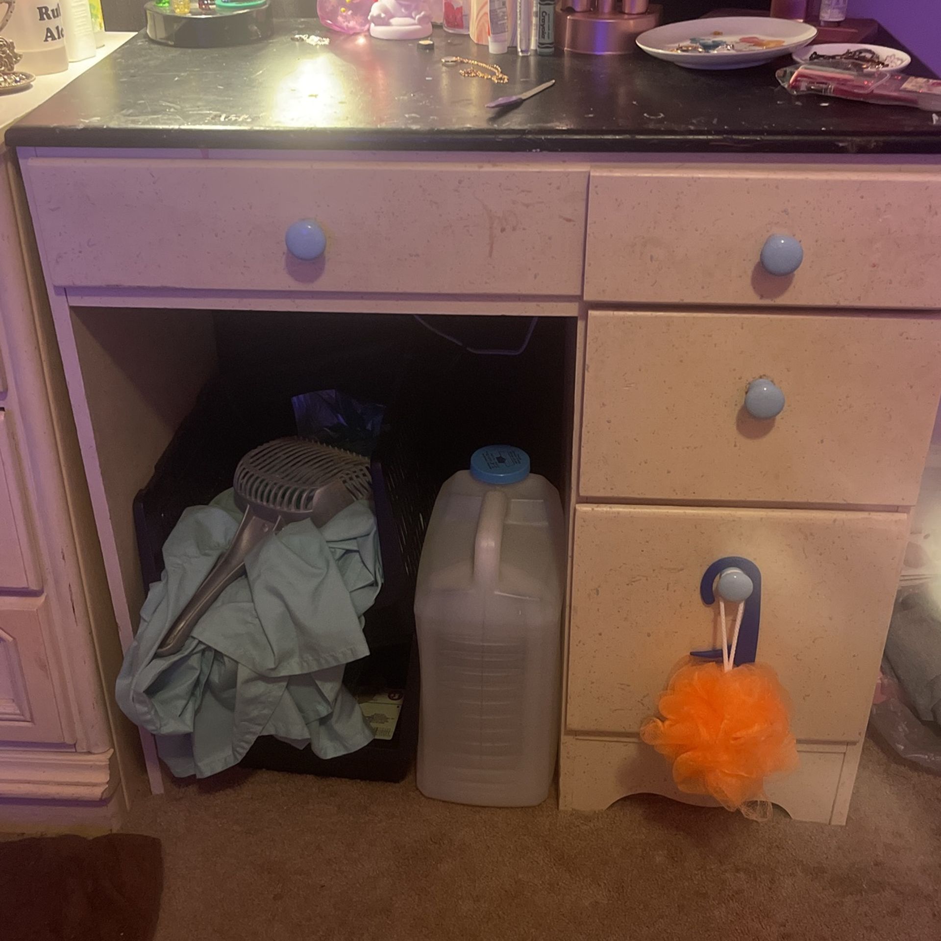 Vanity Stand