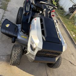 MT100 42 in. 13.5 HP 500cc E1350 Series Briggs and Stratton Engine 6-Speed Manual Gas Riding Lawn Tractor Mower by Murray