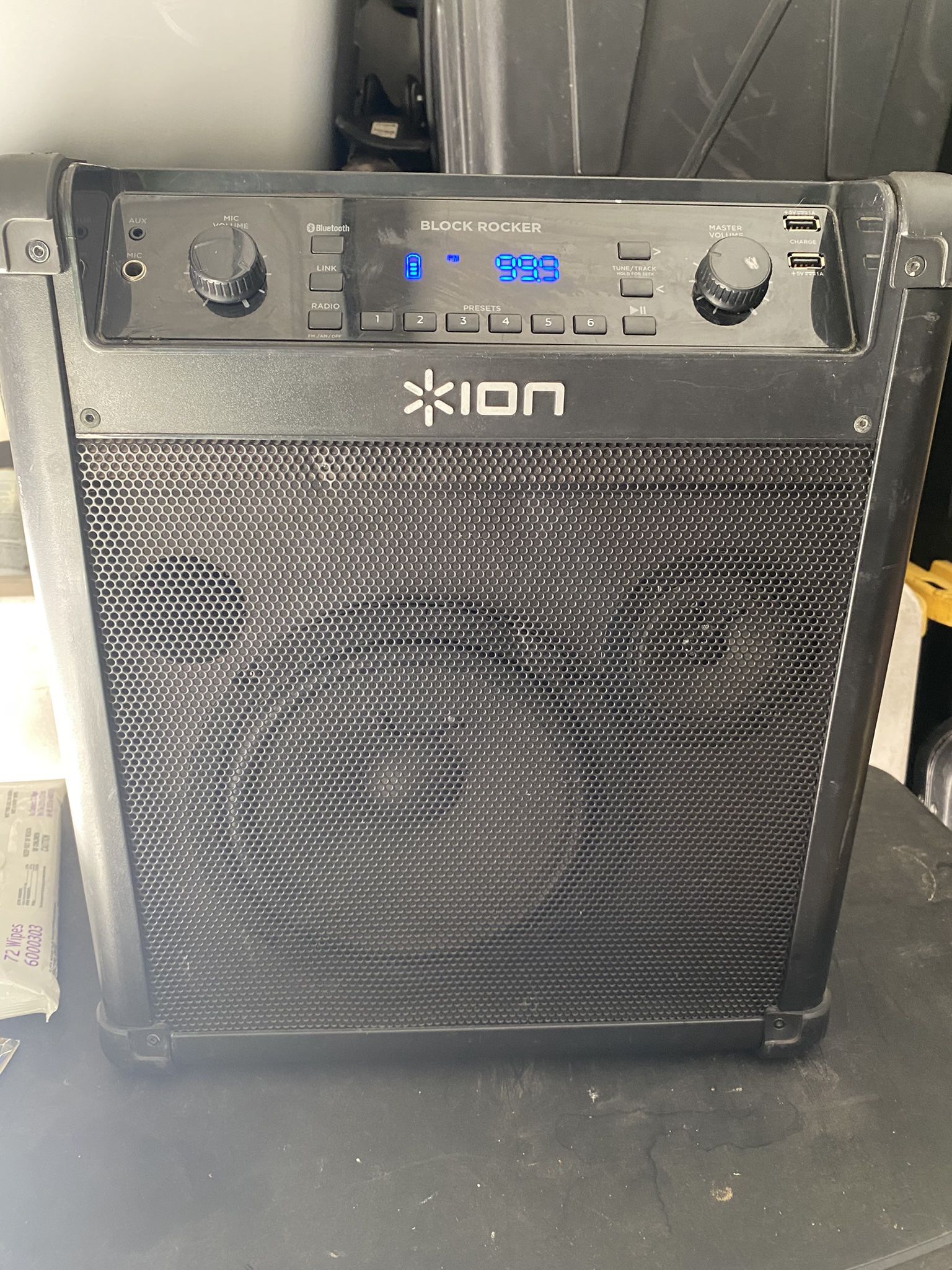 Speaker Ion Block Rocker Portable Speaker BLUETOOTH DOESNT WORK FM/AM Radio New Battery Speaker MAKE AN OFFER!