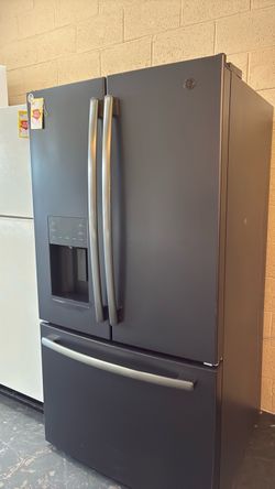 Nice like new GE refrigerator