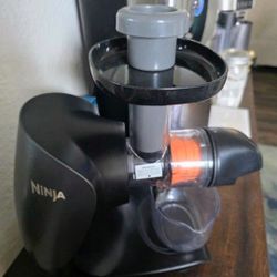 Ninja® Cold Press Juicer Pro Powerful Slow Juicer, 150 Watts, Total Pulp Control, Cloud Silver, JC100