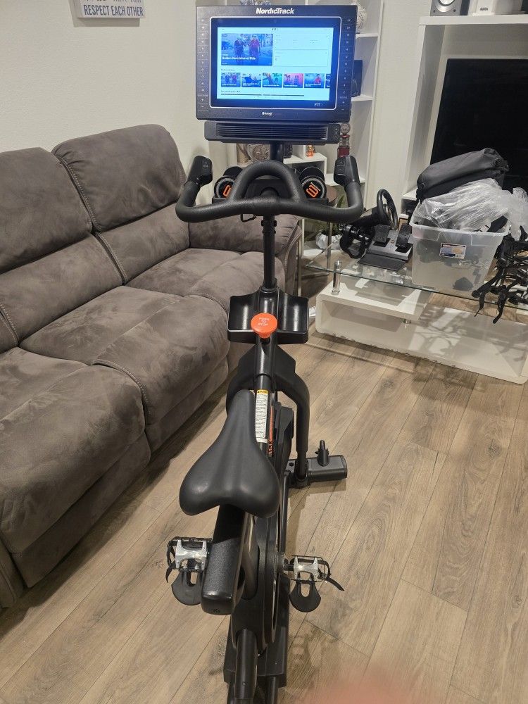 NordicTrack S15i Commercial Studio Cycle