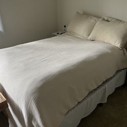 Full Size Mattress W/frame and Sheets