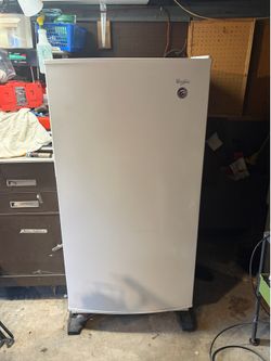 Whirlpool 15.7-cu Upright Freezer