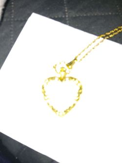 Set 1928 in a chain with a heart watch on it.\nAlso battery