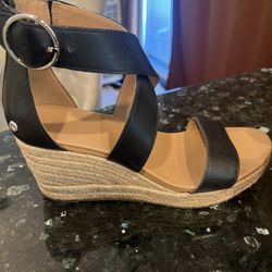 Ugg sandals Size 9