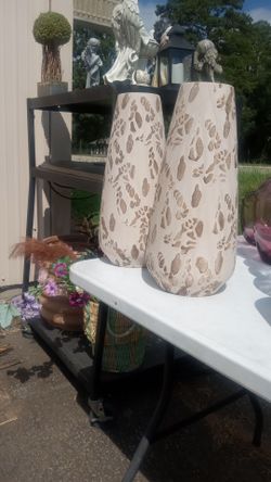 New footprint vases