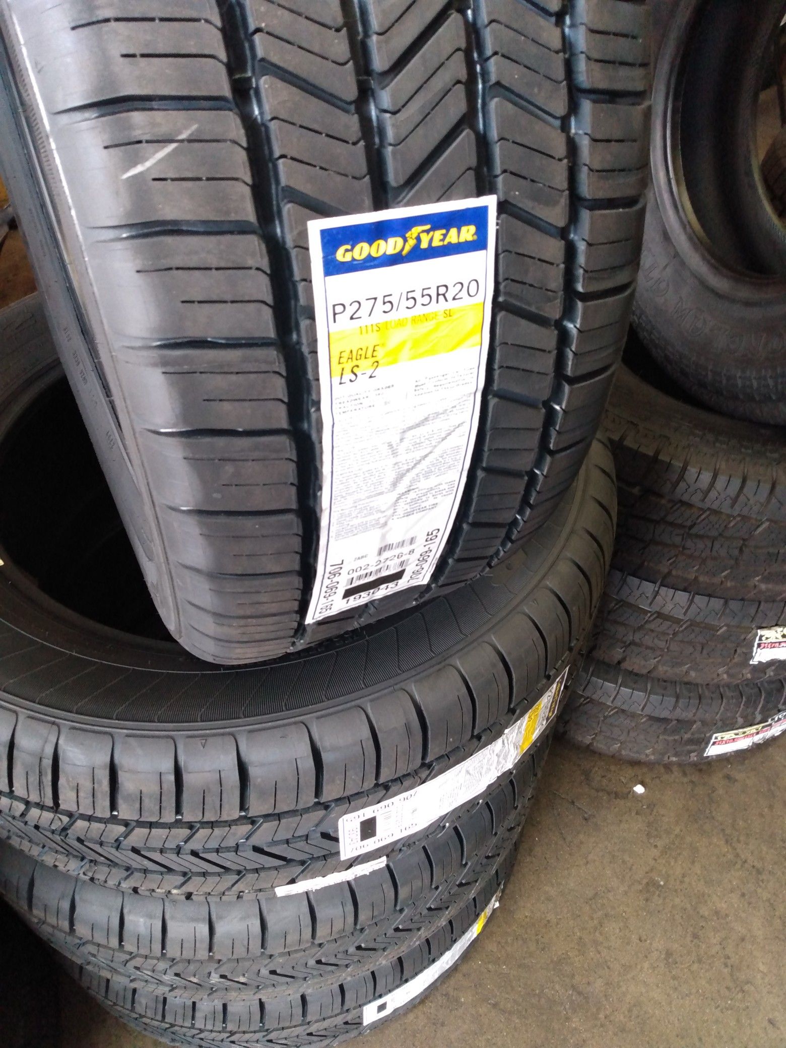 Set of 4 tires p275/55/R20