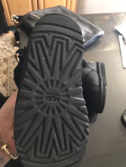 Black uggs / size 10 in kids / used