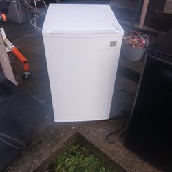 Daewoo Mini Fridge