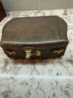 Cute vintage leather suitcase/purse