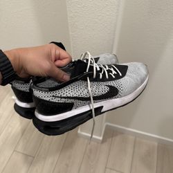 Nike Airmax Flyknit Size 9.5