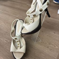 Size 6  Colin Stuart Heels