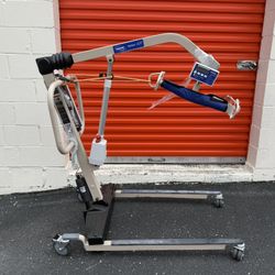 Invacare Reliant Heavy-Duty Battery-Powered Patient Lift with Power Opening Low