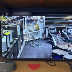 Hisense 43” Smart Roku Tv 