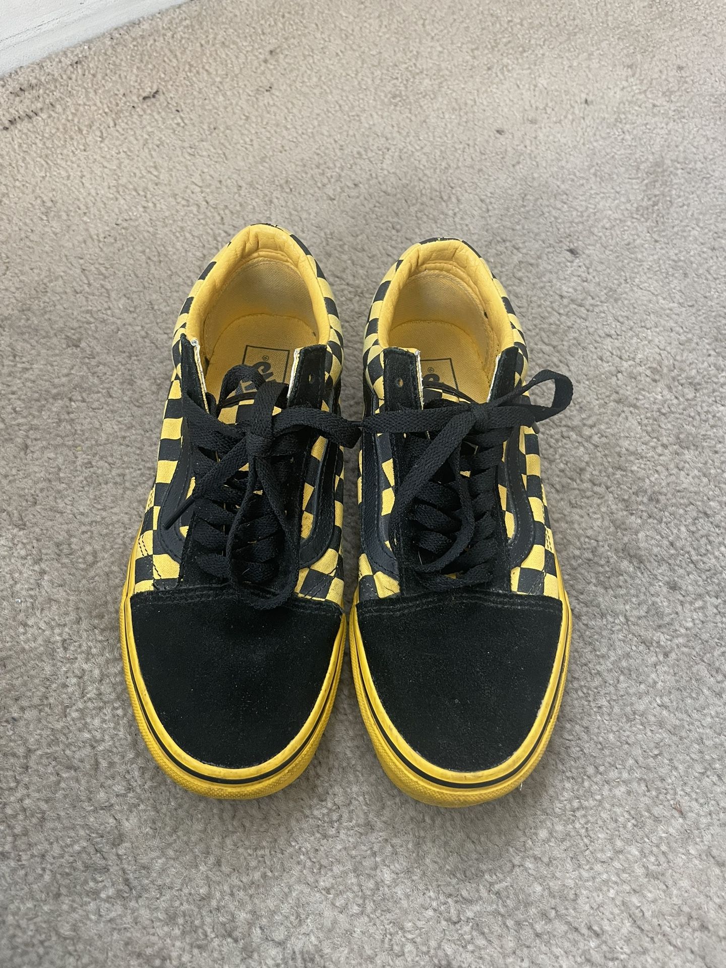 Vans Old Skool black + yellow checkered skateboarding shoes #skateboarding #vansoffthewall