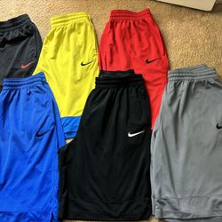 Men Nike Shorts (size X-Large)