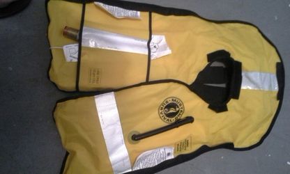 "MUSTANG" INFLATABLE LIFE VEST