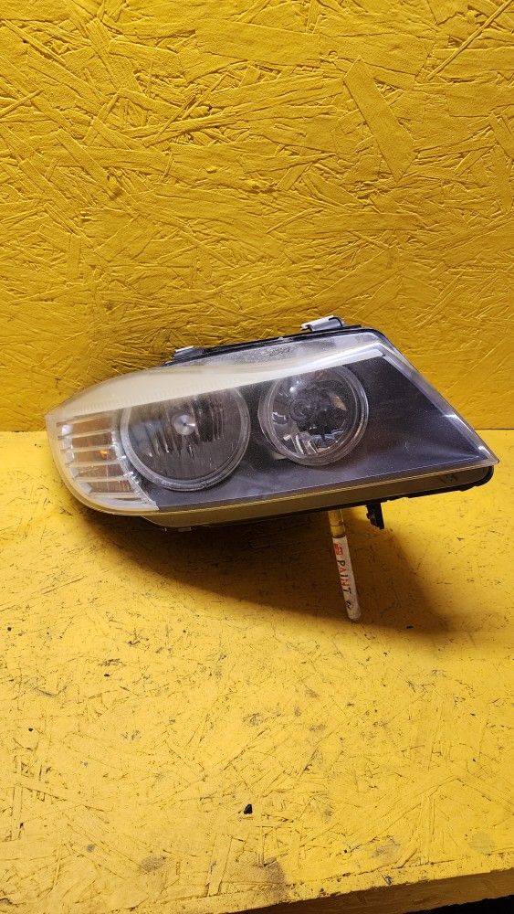 2009 - 2011 BMW E90 E91 328i 335i Xi 4 doors LCi Right Passenger Side Headlight Halogen