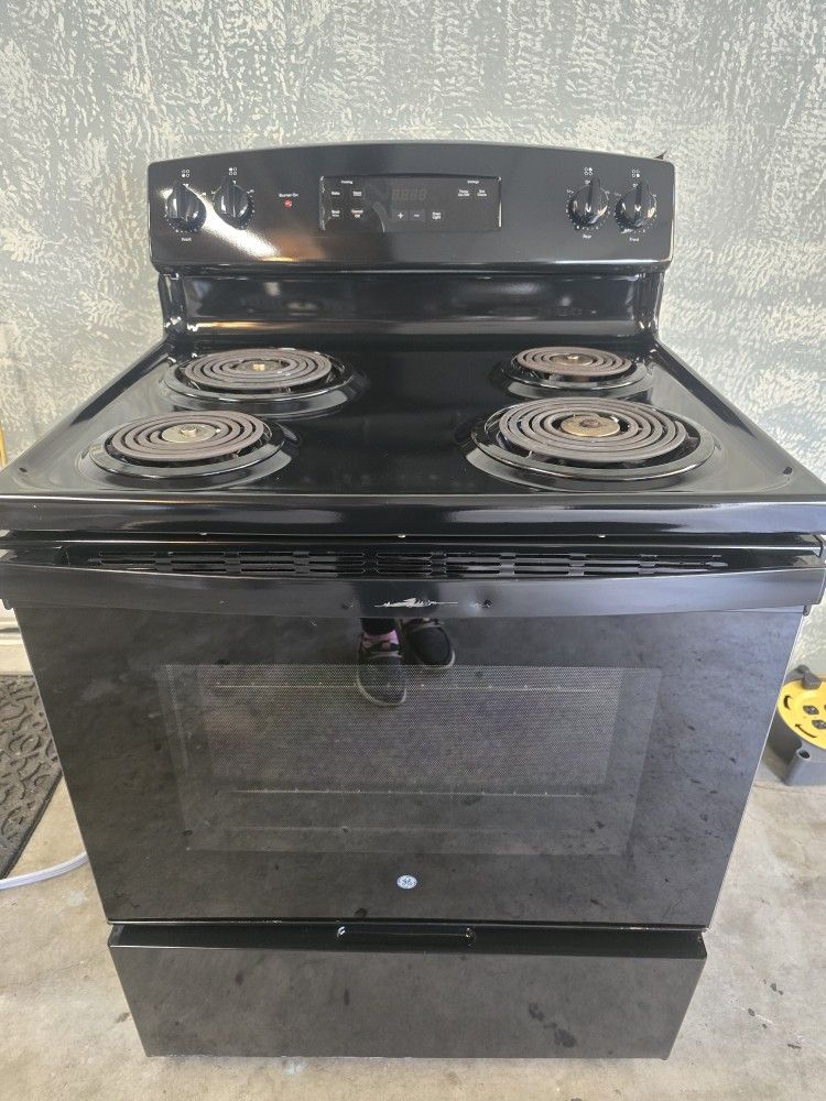 Stove #2 Black GE