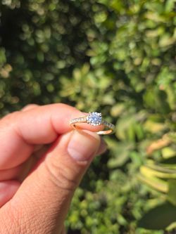 14K gold women's ring size 8  real diamonds