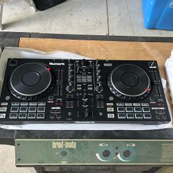 Four Deck DJ Controller 