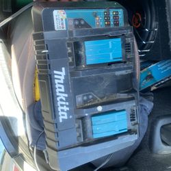 Makita DC18RD 18 Volt Lithium-Ion Dual Port Rapid Optimum Charger
