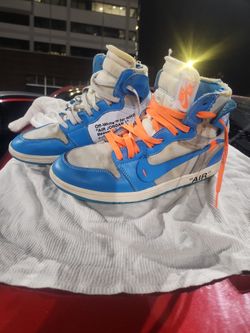 Nikes Off White Jordan 1's