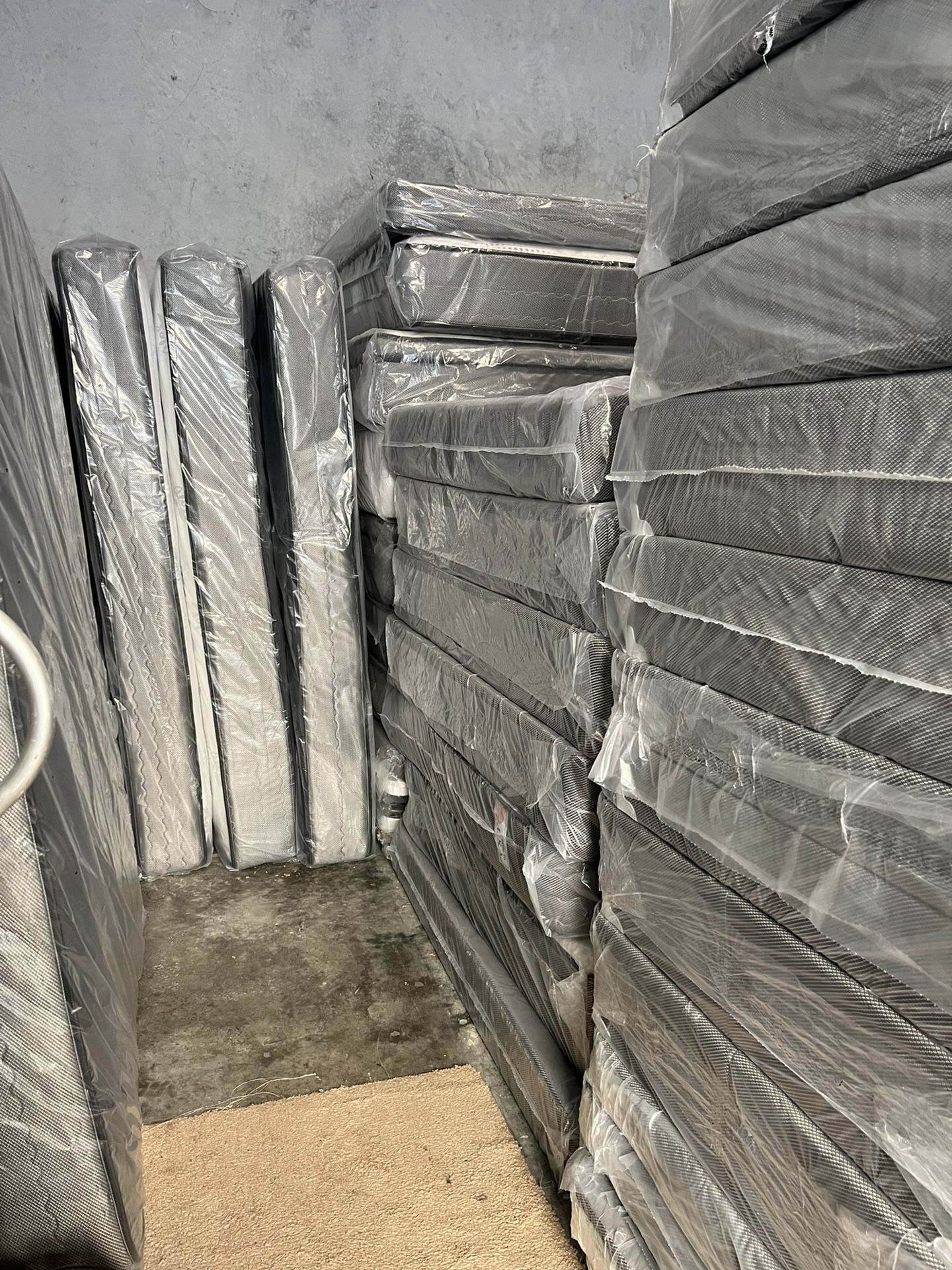 Mattresses: twin full  queen regular  Nuevo Colchones plush or pillow top available cama bed mattress