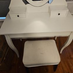White Make Up Vanity With Chair
