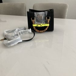 ✨New Beautiful Design Leather Crossbody bag 👜 Perfection ~