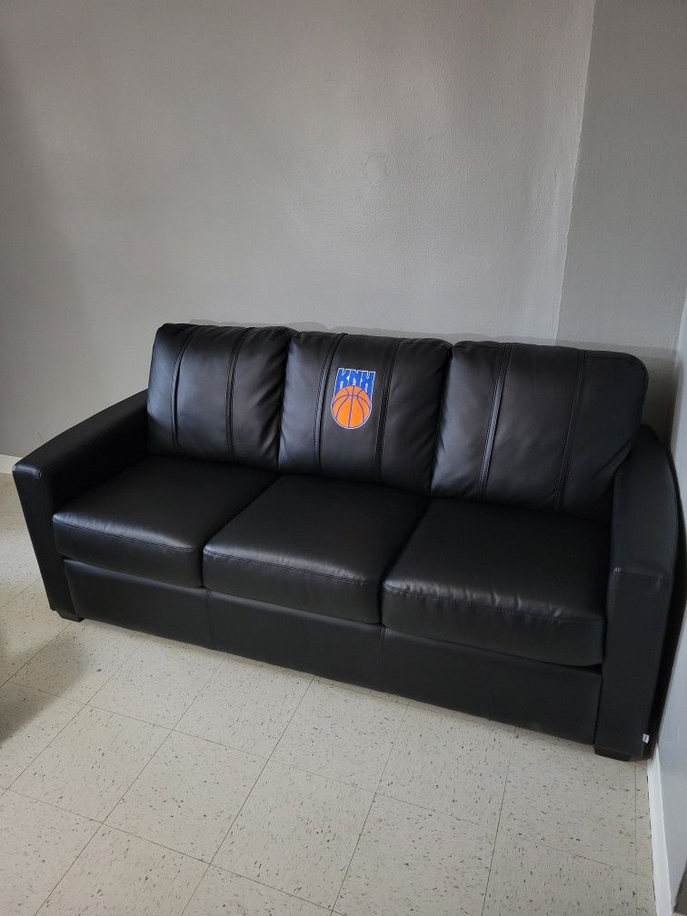 New York Knicks XZipit Silver Sofa and Loveseat with Secondary Logo