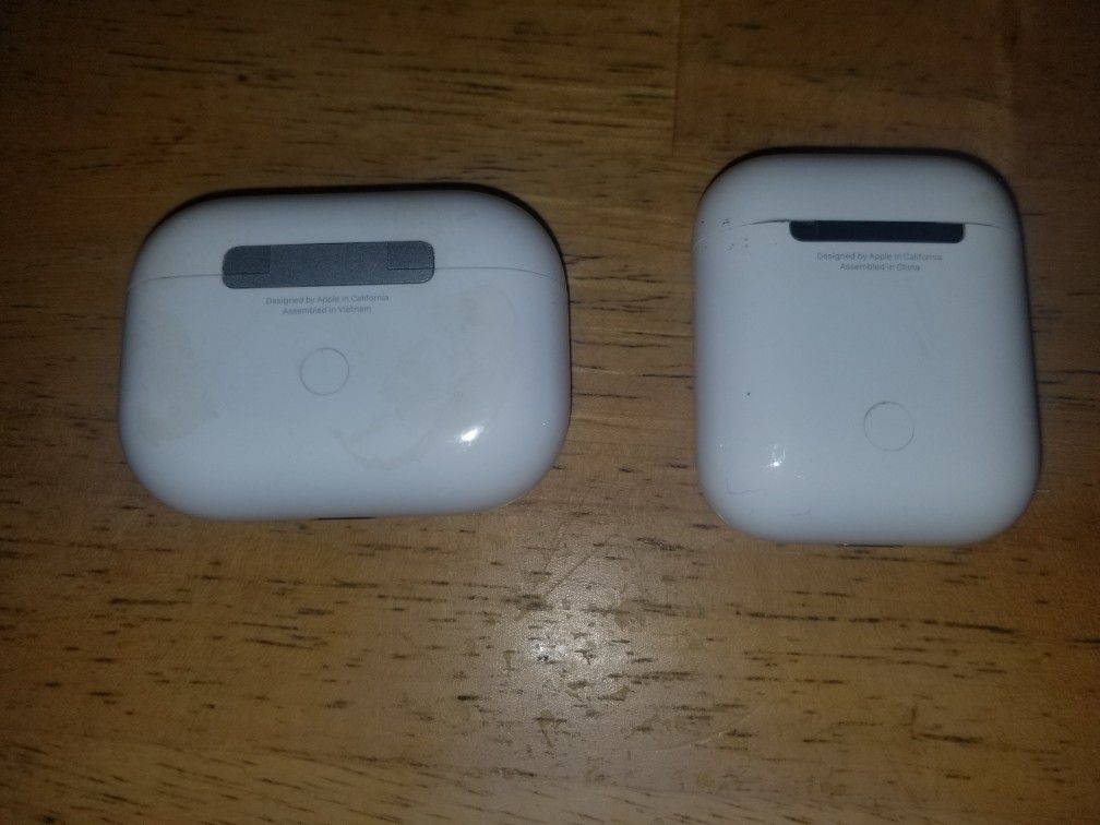 Apple AirPods  Pro -Apple AirPods  2 Gen.  Charging Case Only
