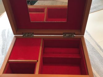 Jewelry Box- AVON “You Made Avon Smile” Red Painted Wood Musucal Jewelry Box