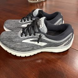 Brooks Women’s Shoes Size 8