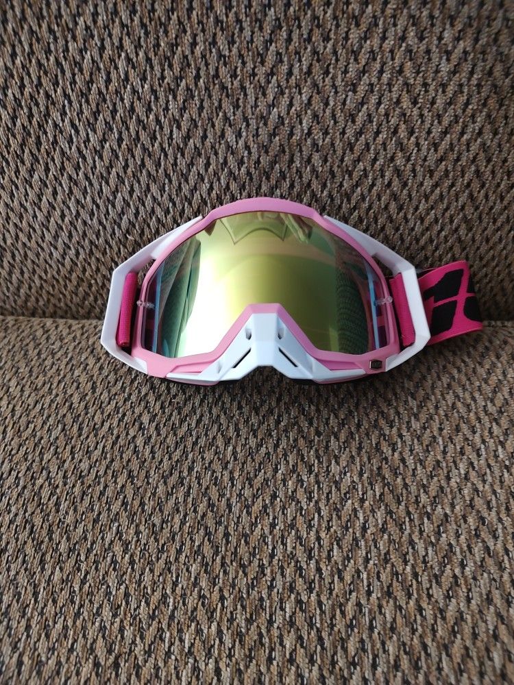 100% GOGGLES. GOLD TINT. ADJUSTABLE STRAP. NEW. PICKUP ONLY.