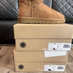 UGG Mini Bailey Button II