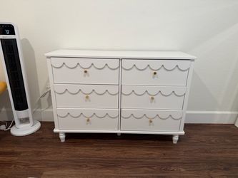 Dorlan 6 Drawer 43.1" W Laced Dresser