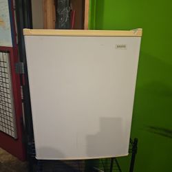 Sanyo MINI fridge