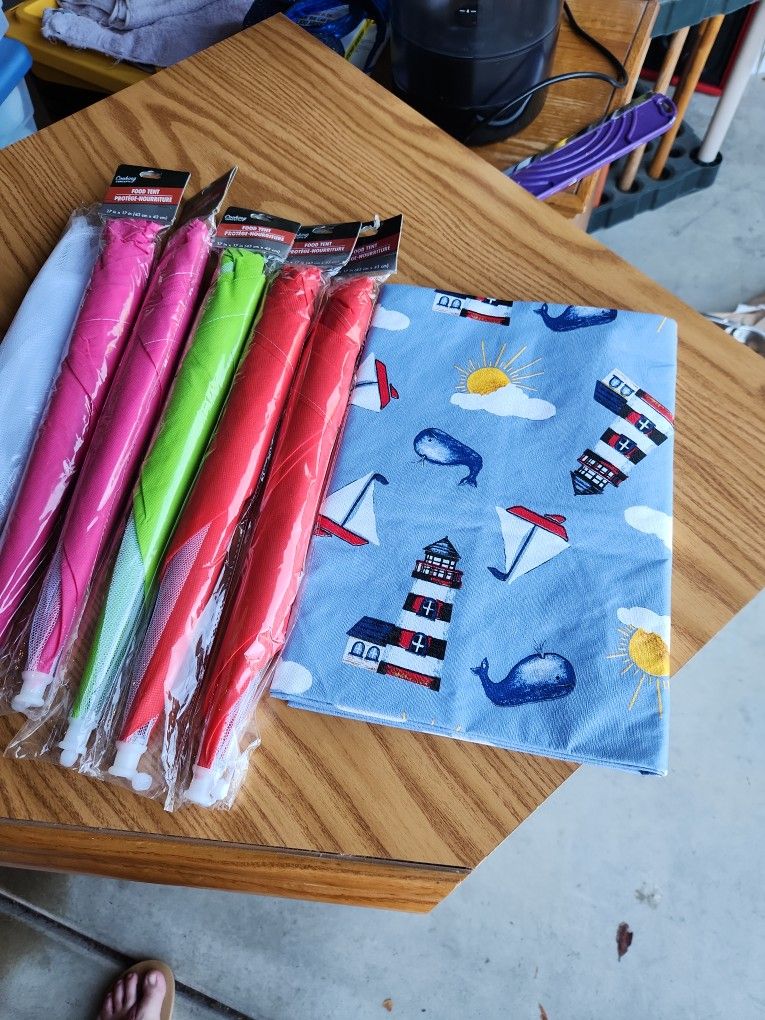 Picnic Supplies-Pvc Tablecloth w/6 Foot Tent Nets