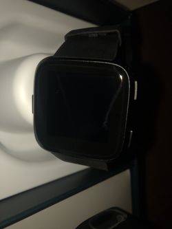 Fitbit verse smart tracker black small and large band opened box