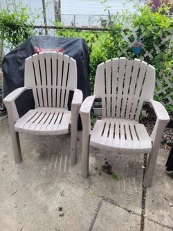 🪑2 Outdoor Chairs  ,,,
🪑