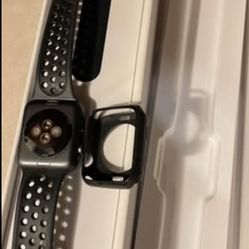 Series 3 Apple Watch + Extra Face 125$