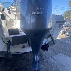 2015 Yamaha 300 HP 4-Stroke 25" DEC Outboard Motor