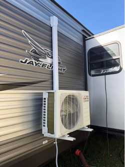 Mini Split Inverter 12000 BTU 17 seer 220 volt o 115 volt / Wifi marca EVERWELL