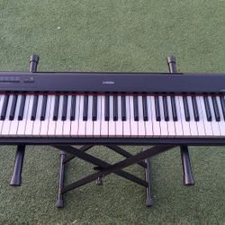 Yamaha Piaggero NP-12 (61-Key) Portable Keyboard w/ Power Adapter & Stand!!!

