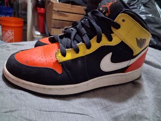 Nike Air Jordan 1 mid SE Amarillo team orange youth sneakers