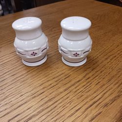 Longaberger Woven Burgandy Salt & Peppper Shakers 